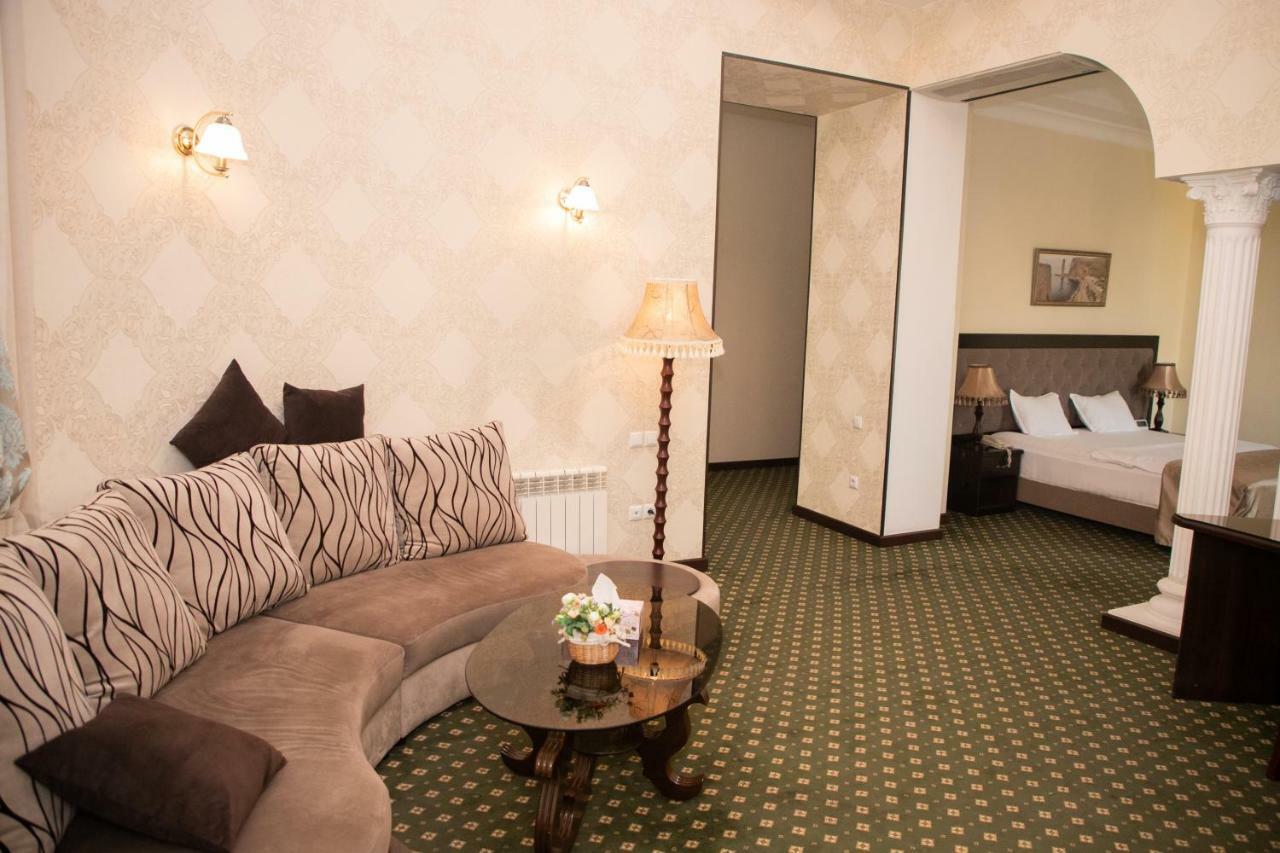Gloria Hotel Tasjkent Exteriör bild
